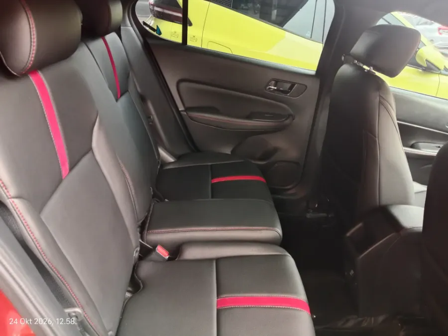 Foto Mobil Bekas Kabin Belakang Honda City 1.5 RS Hatchback tahun 2021