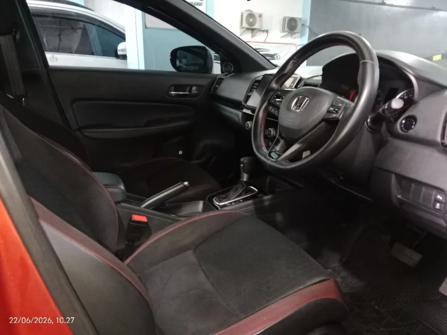 Foto Mobil Bekas Kabin Depan Honda City 1.5 RS Hatchback tahun 2021