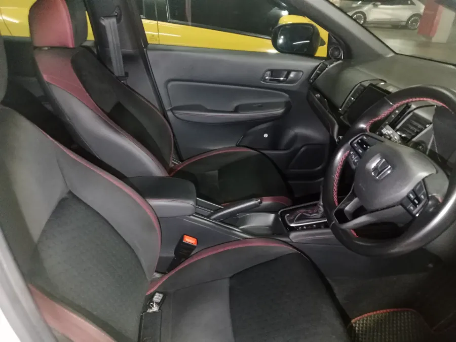 Foto Mobil Bekas Kabin Depan Honda City 1.5 RS Hatchback tahun 2021