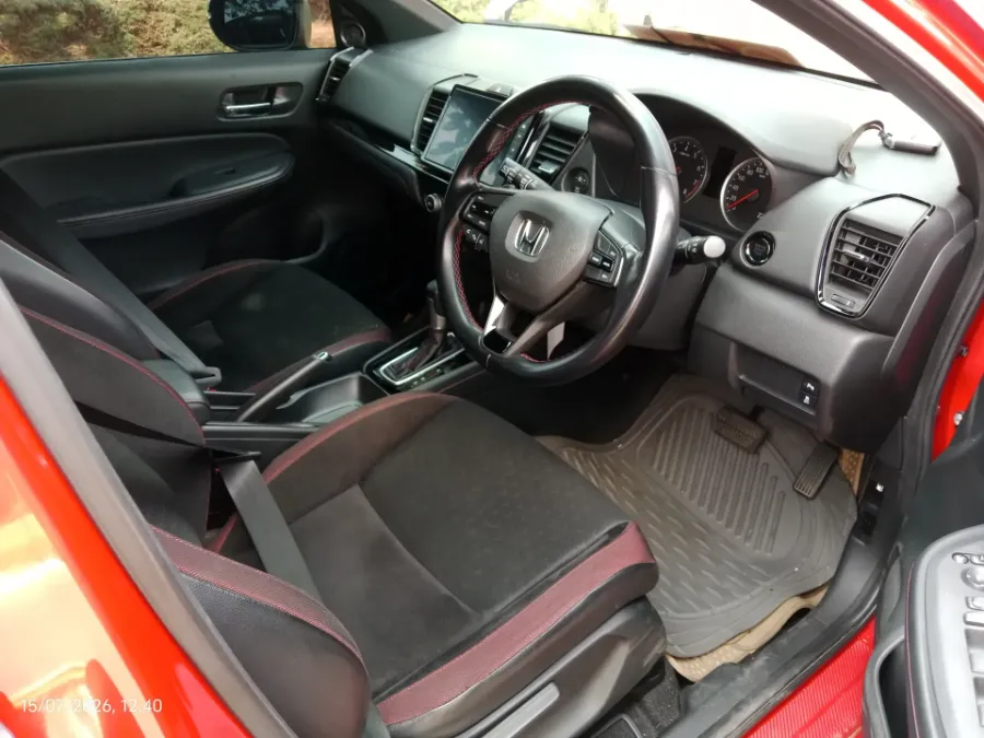 Foto Mobil Bekas Kabin Depan Honda City 1.5 RS Hatchback tahun 2021