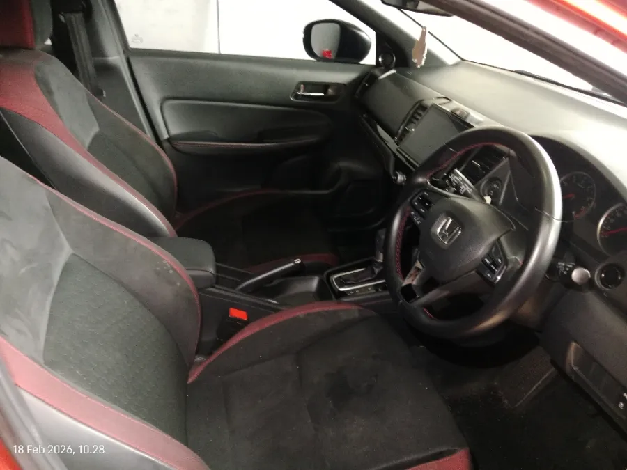 Foto Mobil Bekas Kabin Depan Honda City 1.5 RS Hatchback tahun 2021