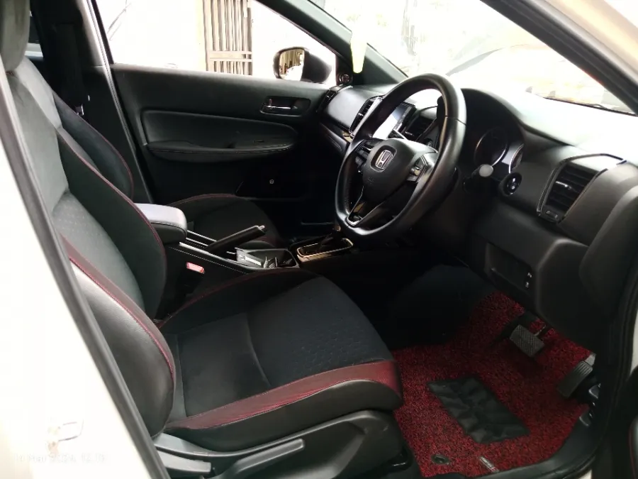 Foto Mobil Bekas Kabin Depan Honda City 1.5 RS Hatchback tahun 2021