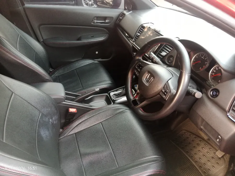 Foto Mobil Bekas Kabin Depan Honda City 1.5 RS Hatchback tahun 2021