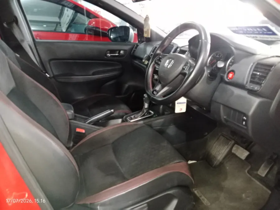 Foto Mobil Bekas Kabin Depan Honda City 1.5 RS Hatchback tahun 2021