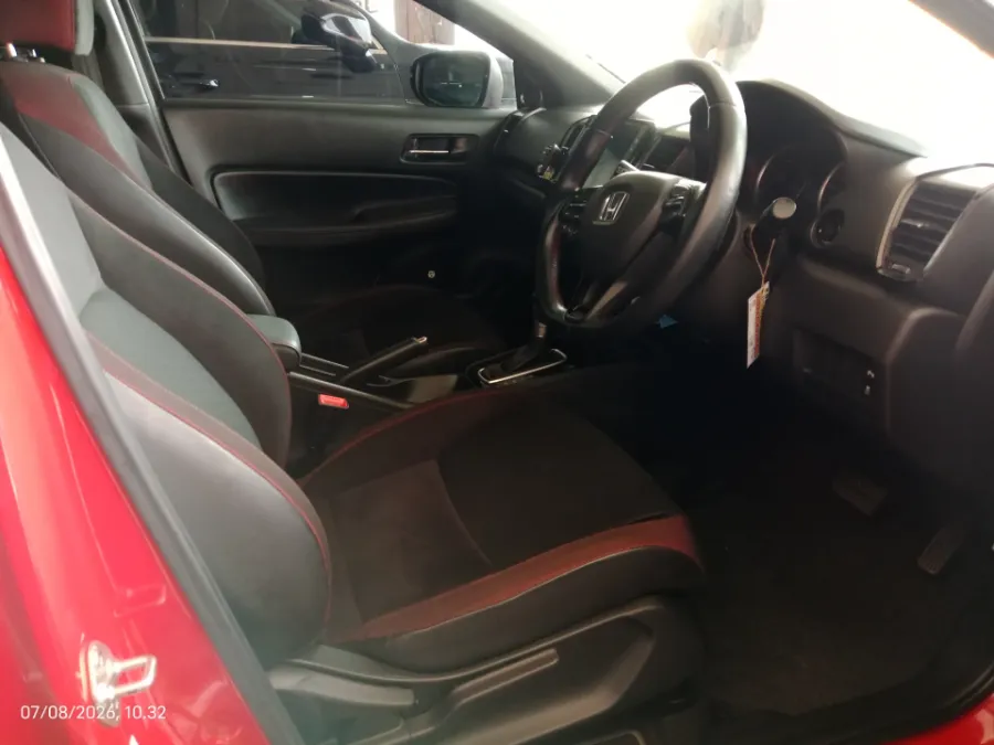 Foto Mobil Bekas Kabin Depan Honda City 1.5 RS Hatchback tahun 2021