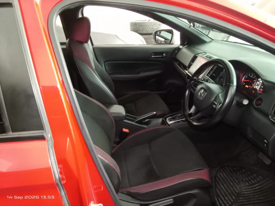 Foto Mobil Bekas Kabin Depan Honda City 1.5 RS Hatchback tahun 2021