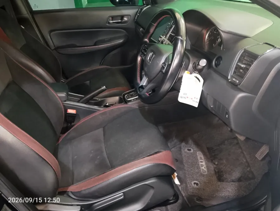 Foto Mobil Bekas Kabin Depan Honda City 1.5 RS Hatchback tahun 2021