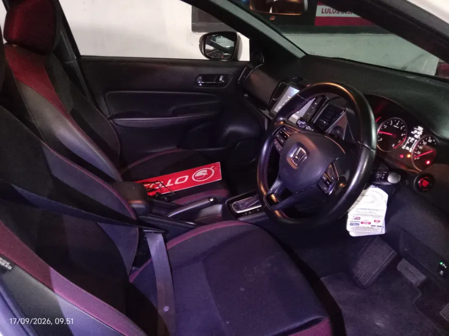 Foto Mobil Bekas Kabin Depan Honda City 1.5 RS Hatchback tahun 2021