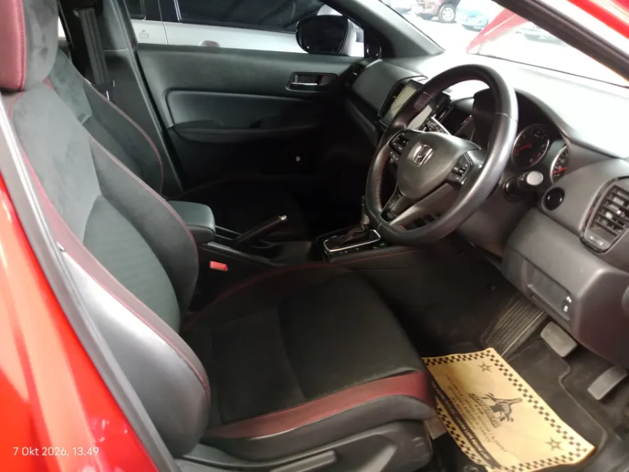 Foto Mobil Bekas Kabin Depan Honda City 1.5 RS Hatchback tahun 2021
