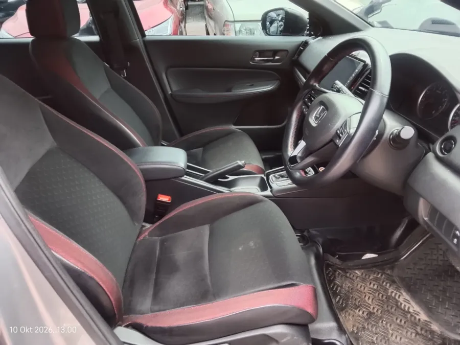 Foto Mobil Bekas Kabin Depan Honda City 1.5 RS Hatchback tahun 2021