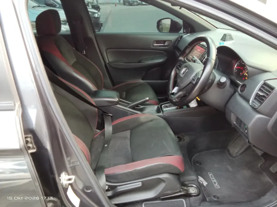 Foto Mobil Bekas Kabin Depan Honda City 1.5 RS Hatchback tahun 2021
