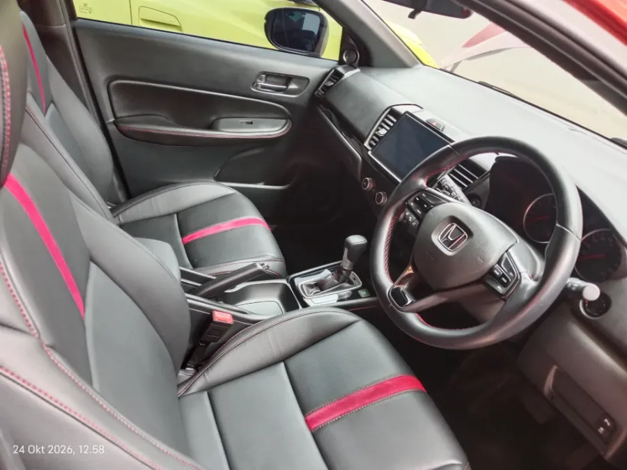 Foto Mobil Bekas Kabin Depan Honda City 1.5 RS Hatchback tahun 2021