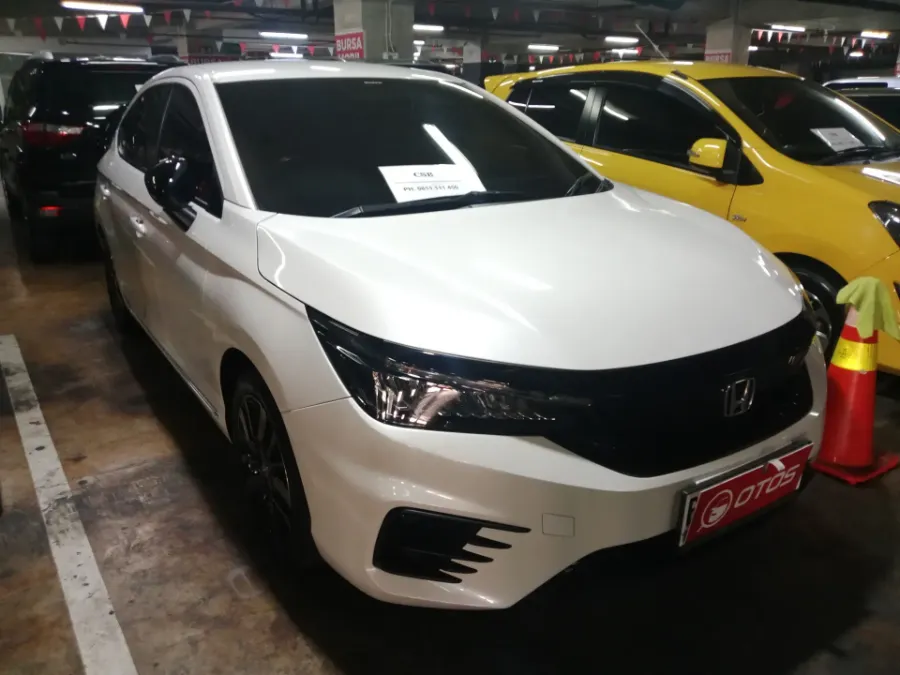 Foto Mobil Bekas Kanan Depan Honda City 1.5 RS Hatchback tahun 2021
