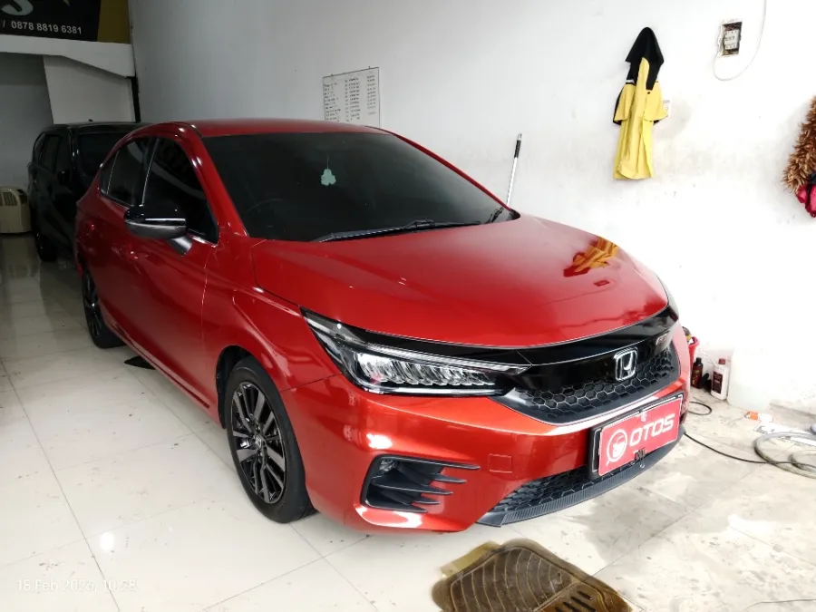 Foto Mobil Bekas Kanan Depan Honda City 1.5 RS Hatchback tahun 2021