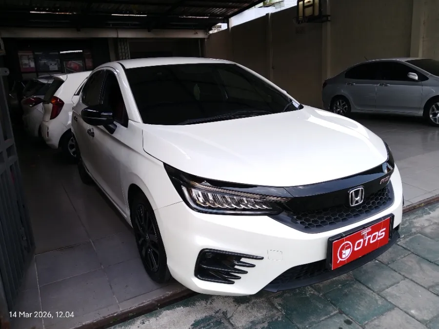 Foto Mobil Bekas Kanan Depan Honda City 1.5 RS Hatchback tahun 2021