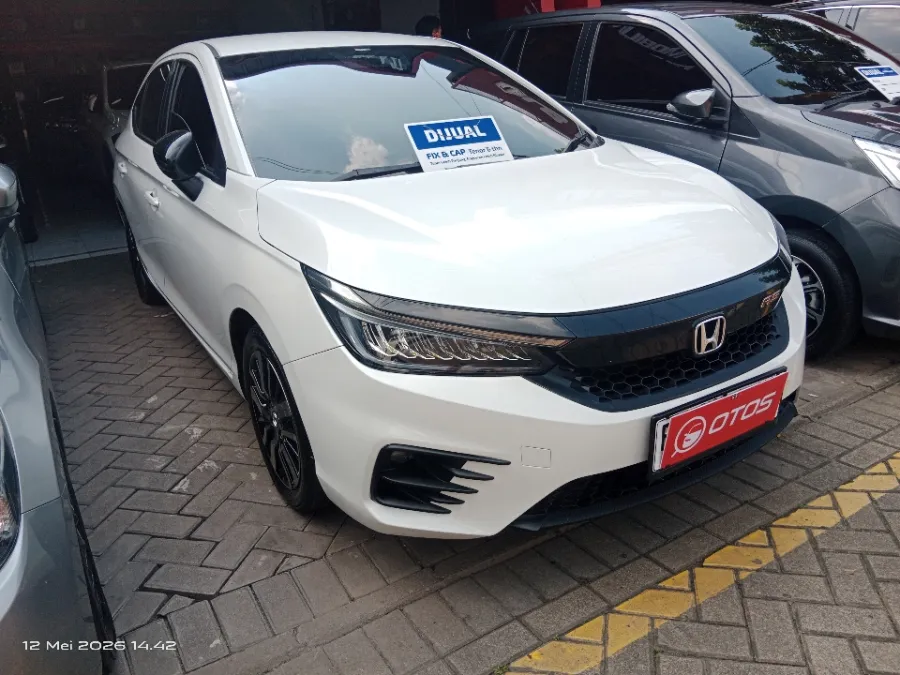Foto Mobil Bekas Kanan Depan Honda City 1.5 RS Hatchback tahun 2021