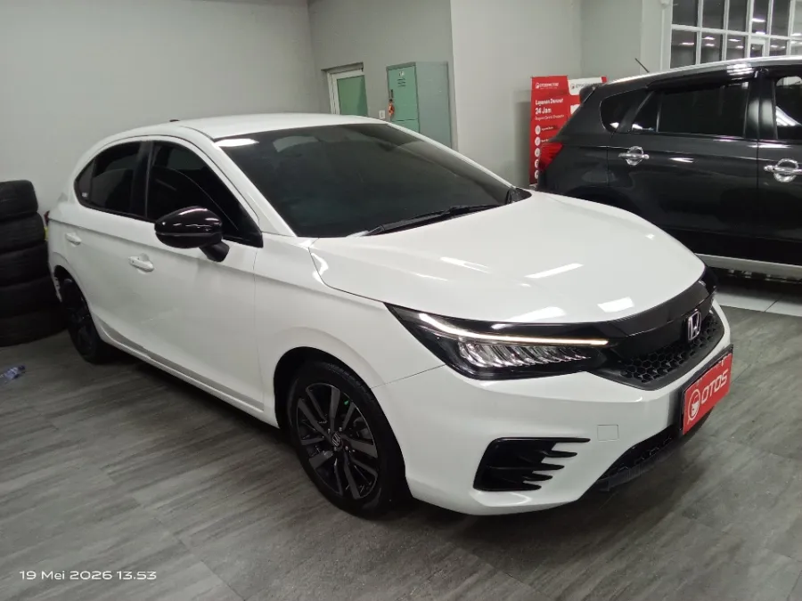Foto Mobil Bekas Kanan Depan Honda City 1.5 RS Hatchback tahun 2021