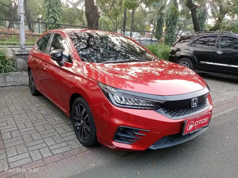 Foto Mobil Bekas Kanan Depan Honda City 1.5 RS Hatchback tahun 2021