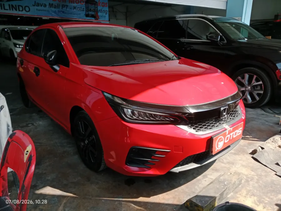 Foto Mobil Bekas Kanan Depan Honda City 1.5 RS Hatchback tahun 2021