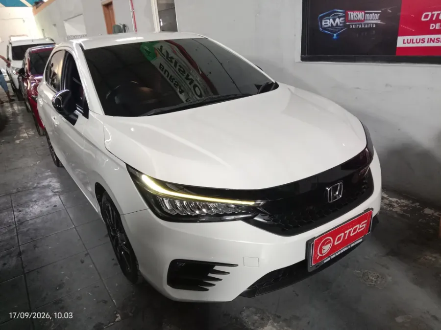 Foto Mobil Bekas Kanan Depan Honda City 1.5 RS Hatchback tahun 2021