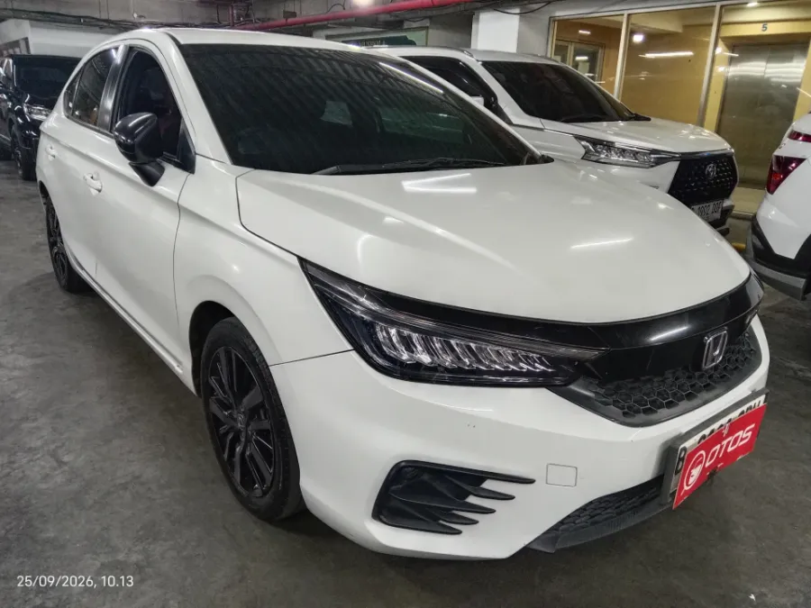 Foto Mobil Bekas Kanan Depan Honda City 1.5 RS Hatchback tahun 2021