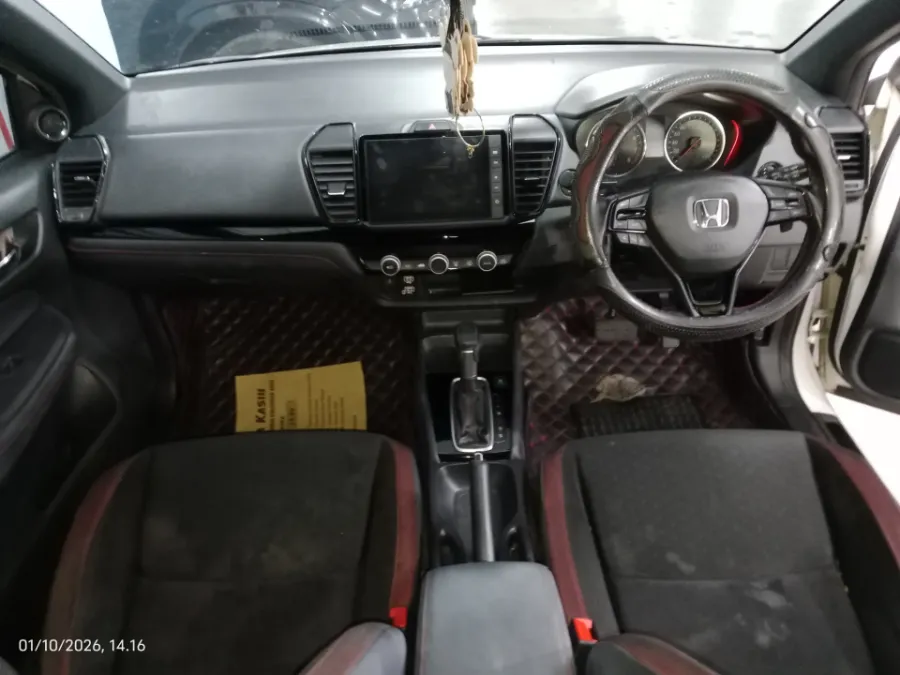 Foto Mobil Bekas Dashboard Honda City 1.5 RS Hatchback tahun 2022