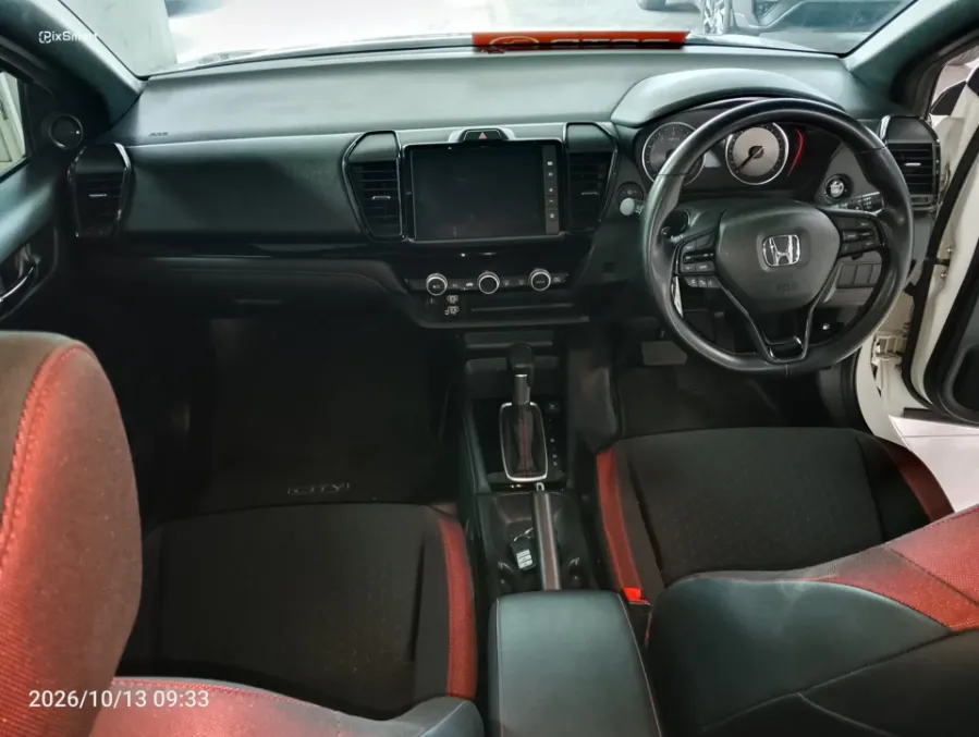 Foto Mobil Bekas Dashboard Honda City 1.5 RS Hatchback tahun 2022