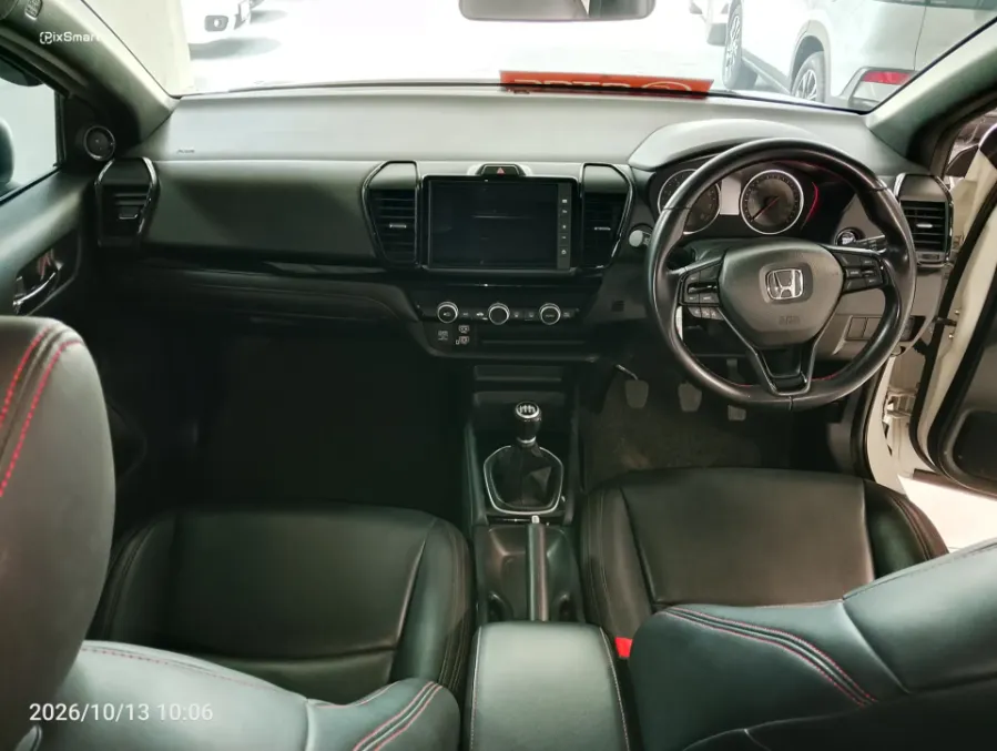 Foto Mobil Bekas Dashboard Honda City 1.5 RS Hatchback tahun 2022