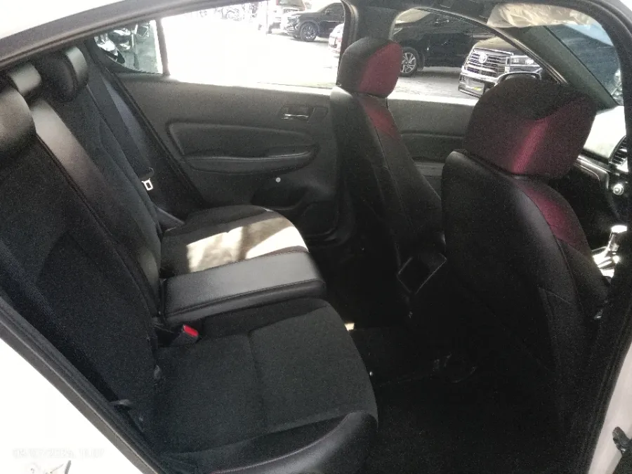 Foto Mobil Bekas Kabin Belakang Honda City 1.5 RS Hatchback tahun 2022