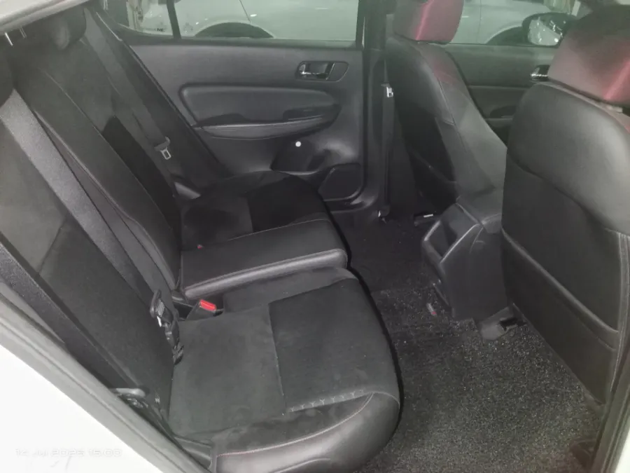 Foto Mobil Bekas Kabin Belakang Honda City 1.5 RS Hatchback tahun 2022