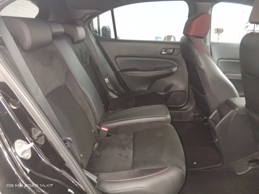 Foto Mobil Bekas Kabin Belakang Honda City 1.5 RS Hatchback tahun 2022