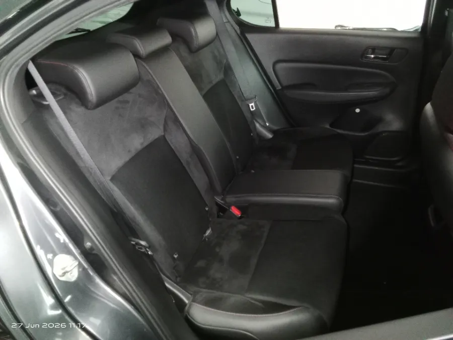 Foto Mobil Bekas Kabin Belakang Honda City 1.5 RS Hatchback tahun 2022
