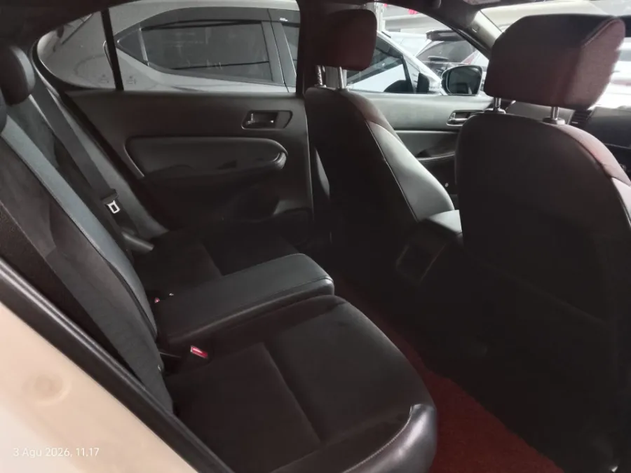 Foto Mobil Bekas Kabin Belakang Honda City 1.5 RS Hatchback tahun 2022