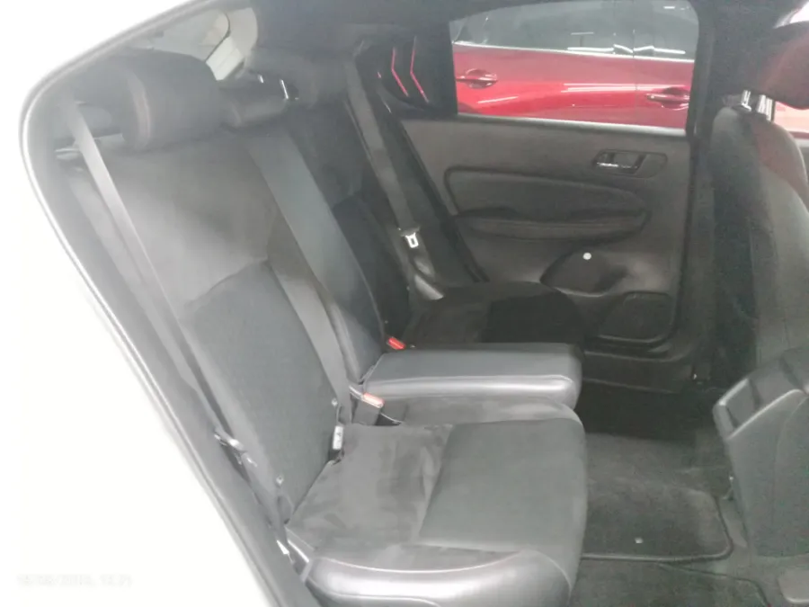 Foto Mobil Bekas Kabin Belakang Honda City 1.5 RS Hatchback tahun 2022