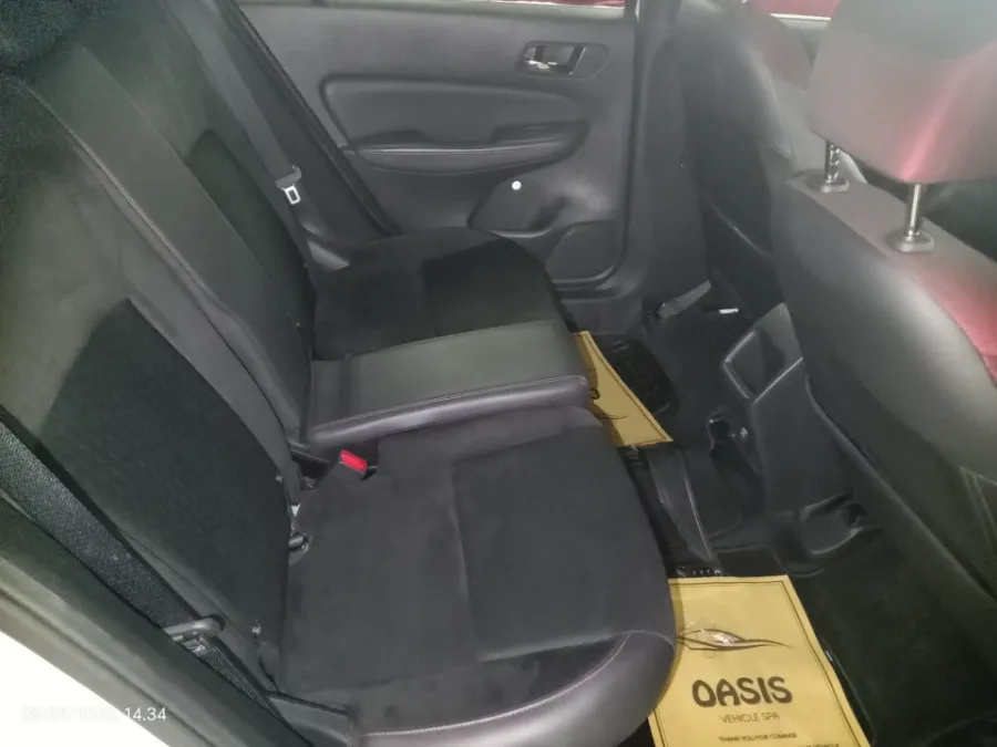 Foto Mobil Bekas Kabin Belakang Honda City 1.5 RS Hatchback tahun 2022
