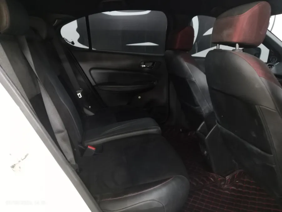 Foto Mobil Bekas Kabin Belakang Honda City 1.5 RS Hatchback tahun 2022