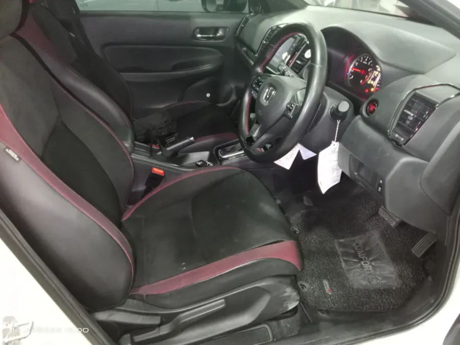 Foto Mobil Bekas Kabin Depan Honda City 1.5 RS Hatchback tahun 2022