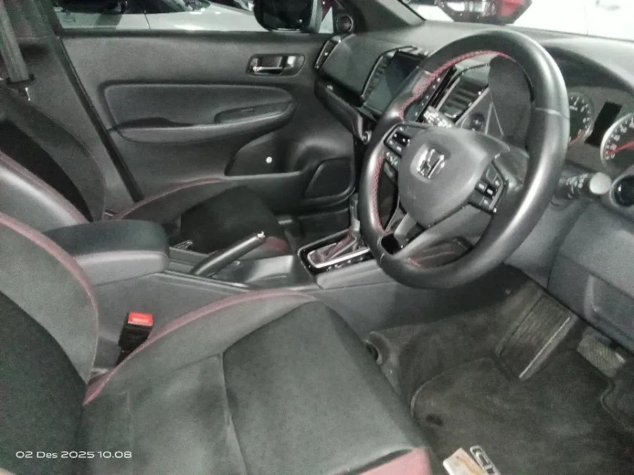 Foto Mobil Bekas Kabin Depan Honda City 1.5 RS Hatchback tahun 2022