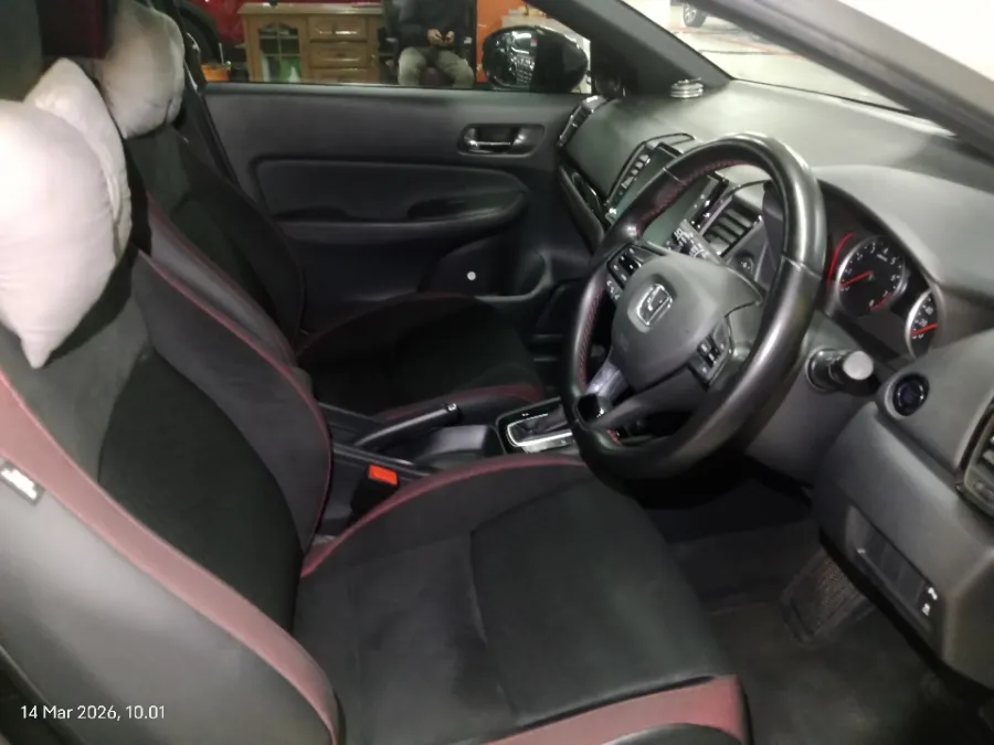 Foto Mobil Bekas Kabin Depan Honda City 1.5 RS Hatchback tahun 2022