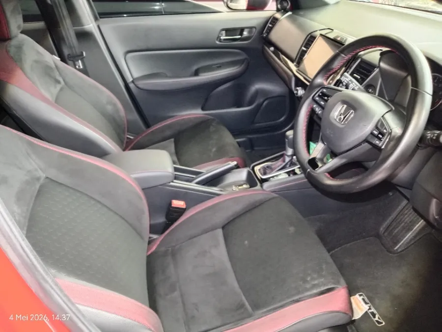 Foto Mobil Bekas Kabin Depan Honda City 1.5 RS Hatchback tahun 2022