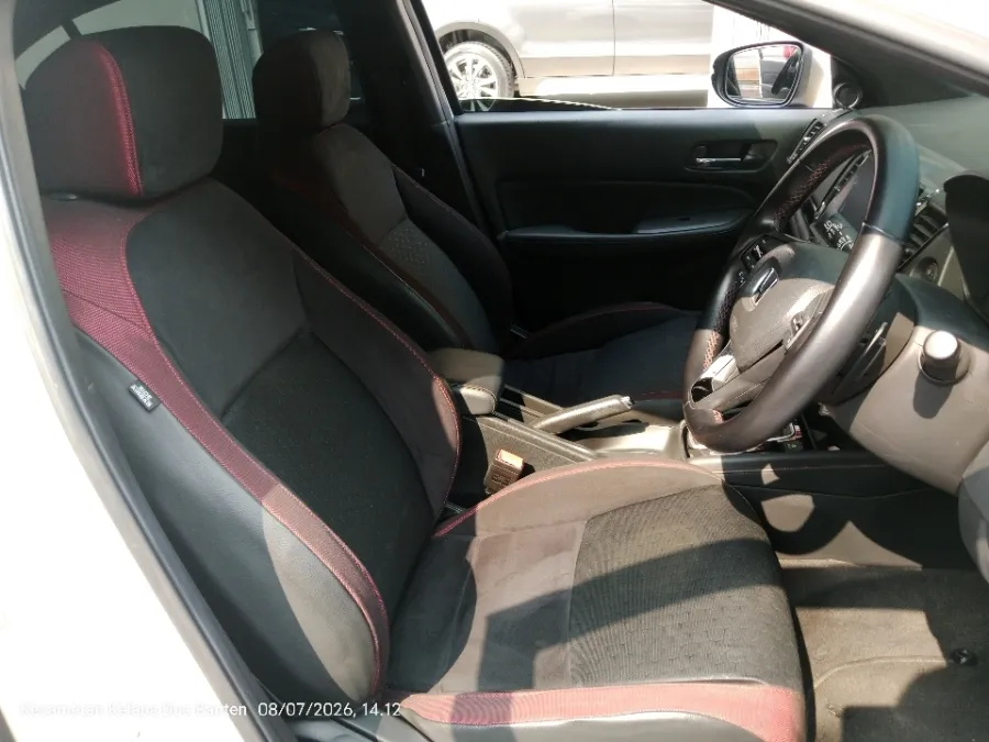 Foto Mobil Bekas Kabin Depan Honda City 1.5 RS Hatchback tahun 2022