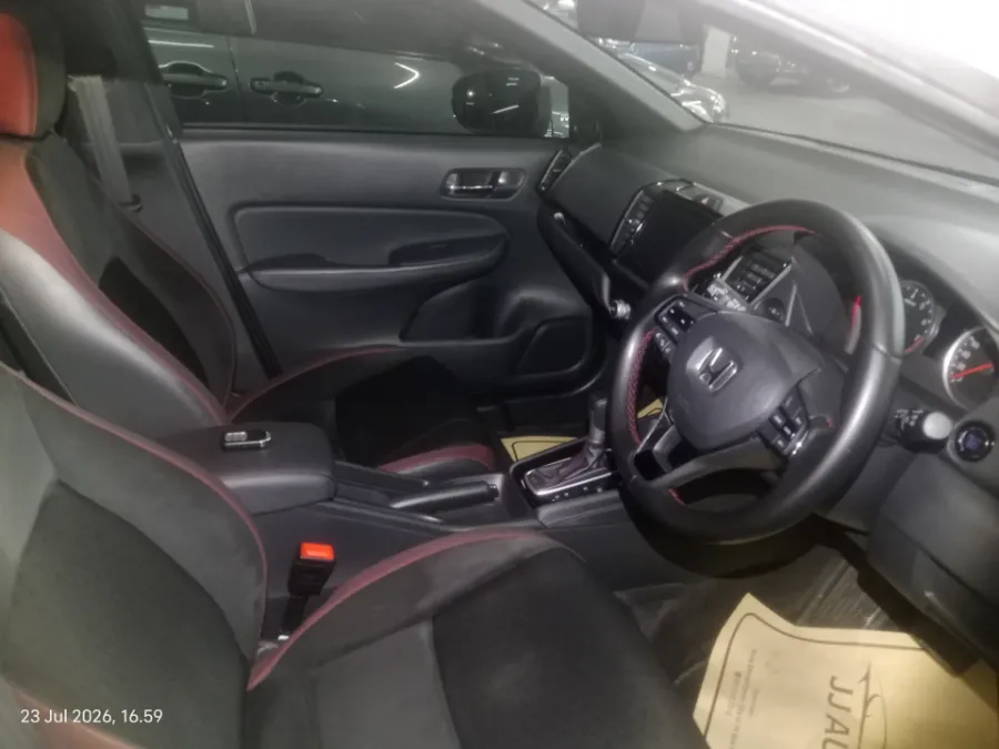 Foto Mobil Bekas Kabin Depan Honda City 1.5 RS Hatchback tahun 2022