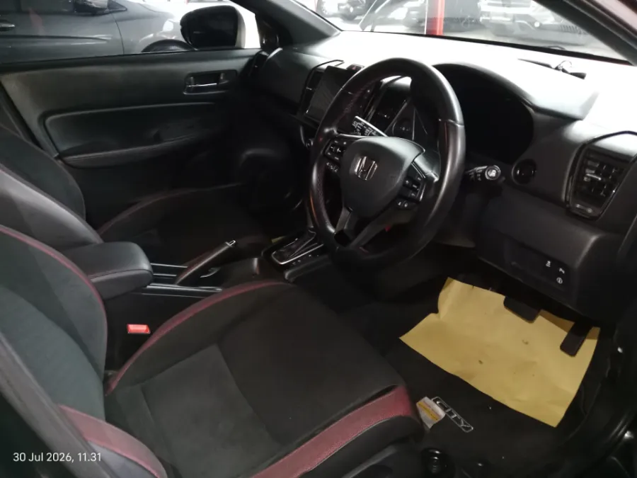 Foto Mobil Bekas Kabin Depan Honda City 1.5 RS Hatchback tahun 2022