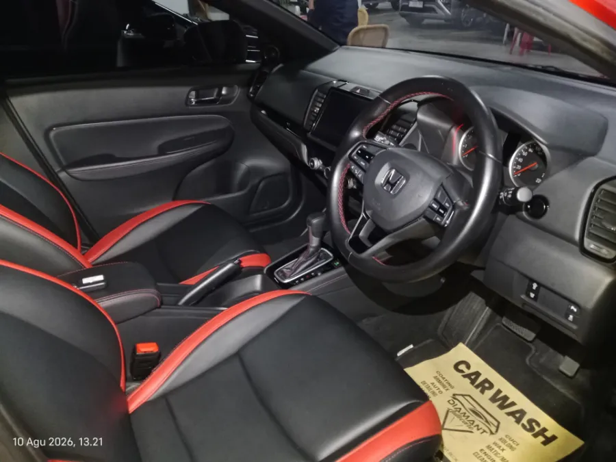 Foto Mobil Bekas Kabin Depan Honda City 1.5 RS Hatchback tahun 2022