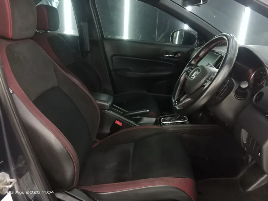 Foto Mobil Bekas Kabin Depan Honda City 1.5 RS Hatchback tahun 2022