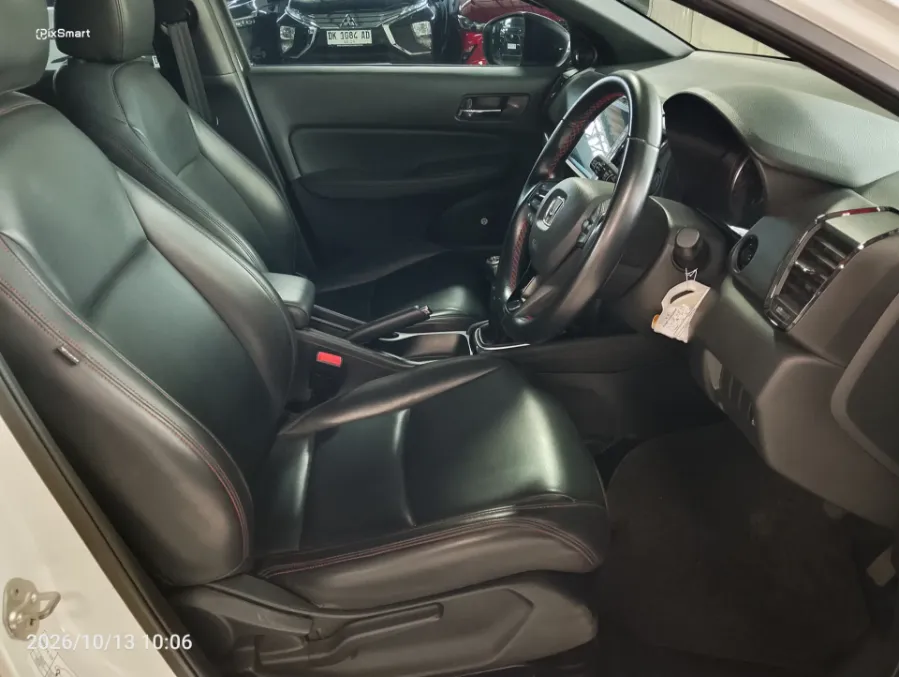 Foto Mobil Bekas Kabin Depan Honda City 1.5 RS Hatchback tahun 2022
