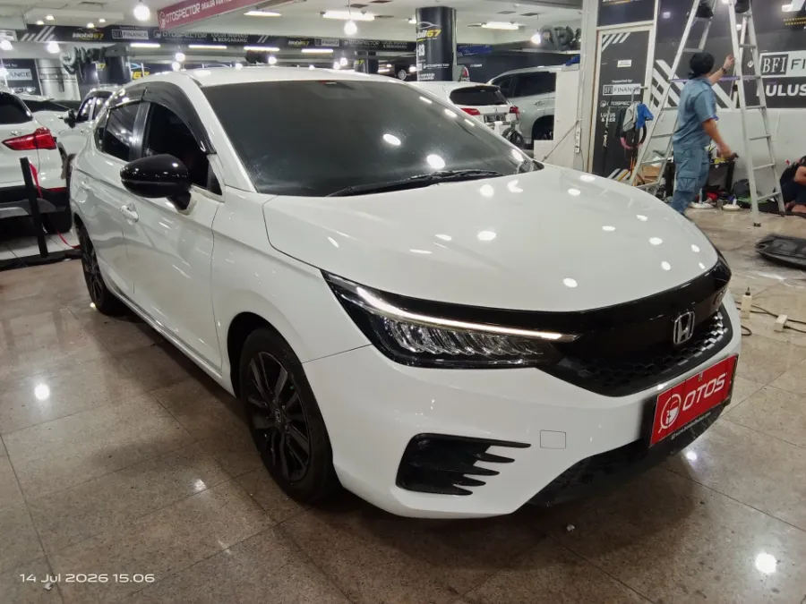 Foto Mobil Bekas Kanan Depan Honda City 1.5 RS Hatchback tahun 2022