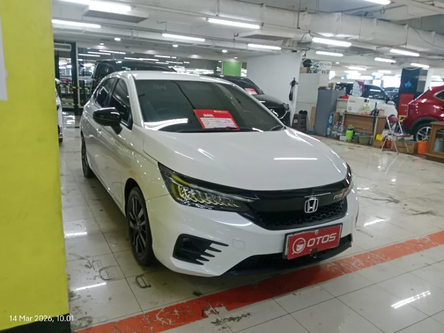 Foto Mobil Bekas Kanan Depan Honda City 1.5 RS Hatchback tahun 2022
