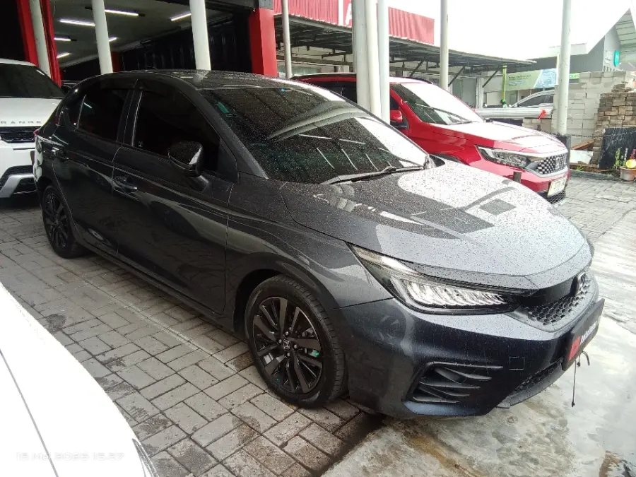 Foto Mobil Bekas Kanan Depan Honda City 1.5 RS Hatchback tahun 2022