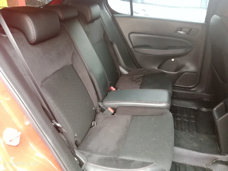 Foto Mobil Bekas Kabin Belakang Honda City 1.5 RS Hatchback tahun 2023